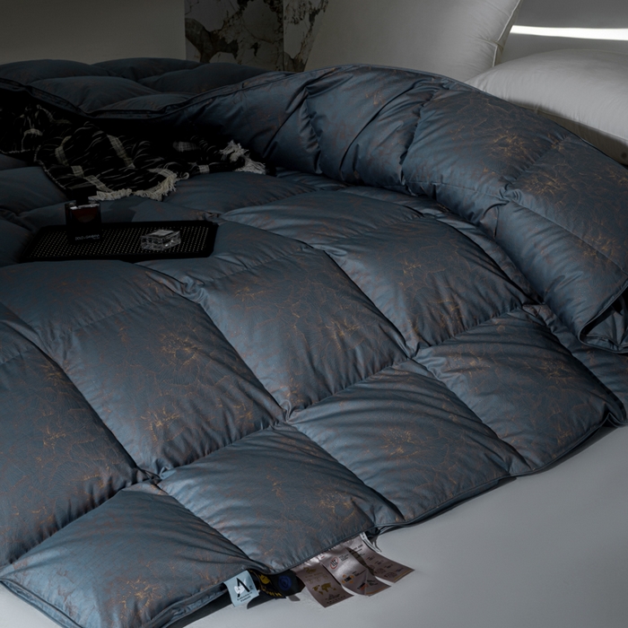 91家纺网 家纺一手货源 找家纺 明羽羽绒 2026新款银丝大提花鹅绒被95白鹅绒被芯羽绒被 雾海蓝