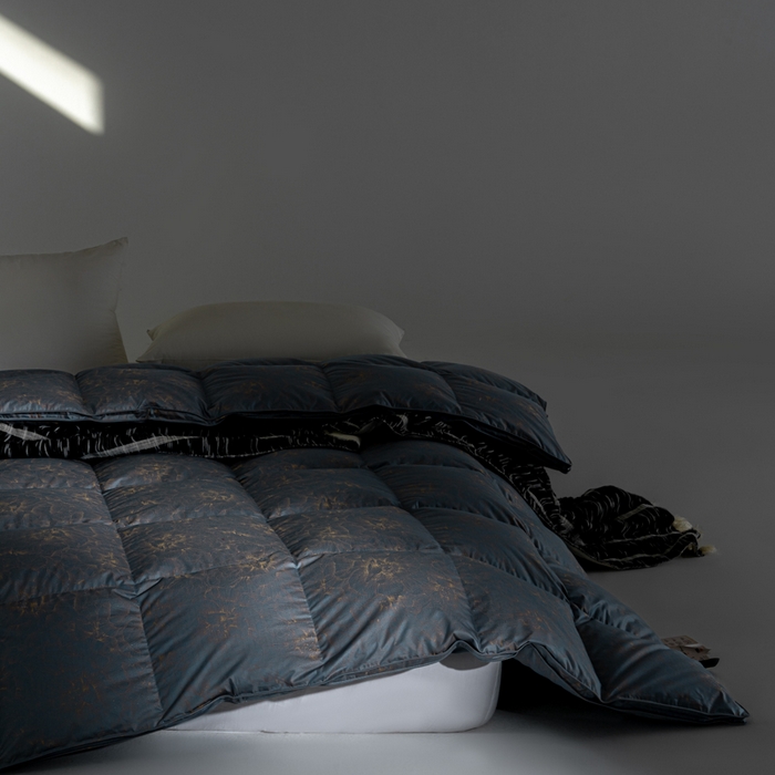 91家纺网 家纺一手货源 找家纺 明羽羽绒 2026新款银丝大提花鹅绒被95白鹅绒被芯羽绒被 雾海蓝