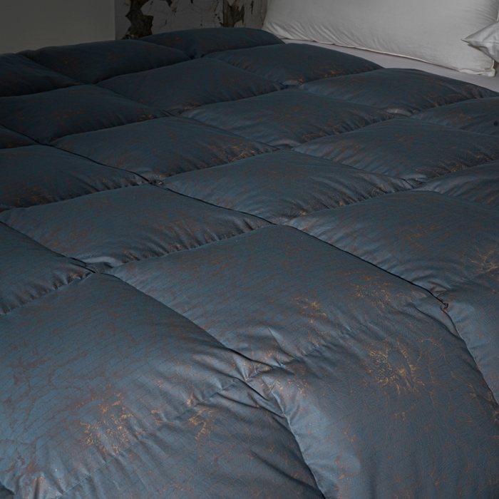 91家纺网 家纺一手货源 找家纺 明羽羽绒 2026新款银丝大提花鹅绒被95白鹅绒被芯羽绒被 雾海蓝