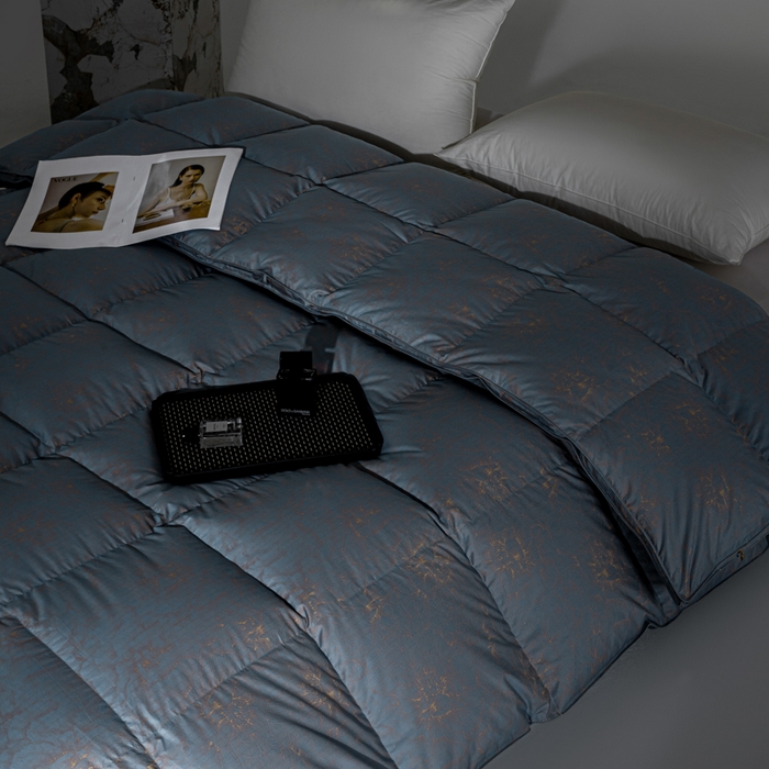 91家纺网 家纺一手货源 找家纺 明羽羽绒 2026新款银丝大提花鹅绒被95白鹅绒被芯羽绒被 雾海蓝