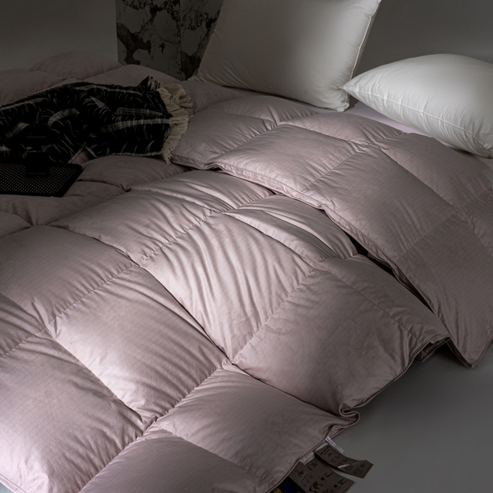 91家纺网 家纺一手货源 找家纺 明羽羽绒 2026新款银丝大提花鹅绒被95白鹅绒被芯羽绒被 烟豆沙