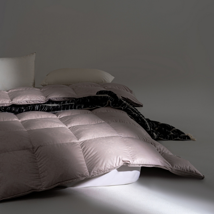 91家纺网 家纺一手货源 找家纺 明羽羽绒 2026新款银丝大提花鹅绒被95白鹅绒被芯羽绒被 烟豆沙