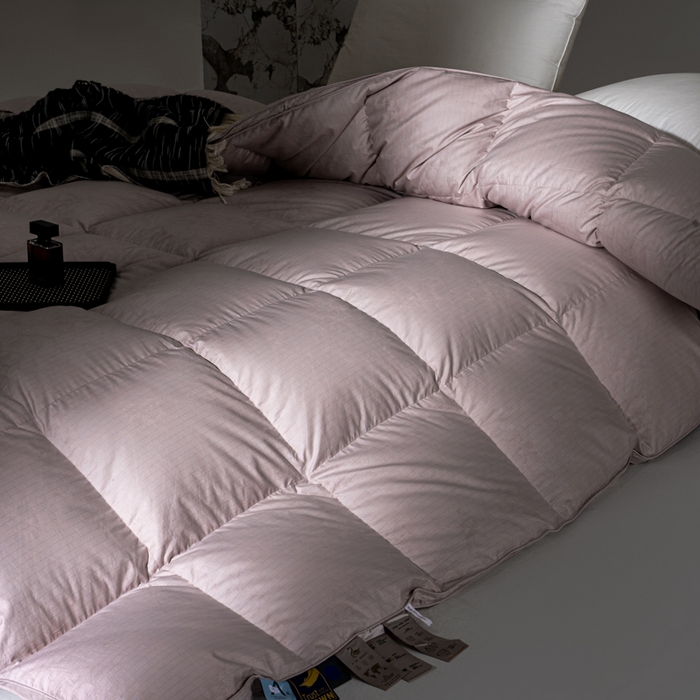 91家纺网 家纺一手货源 找家纺 明羽羽绒 2026新款银丝大提花鹅绒被95白鹅绒被芯羽绒被 烟豆沙