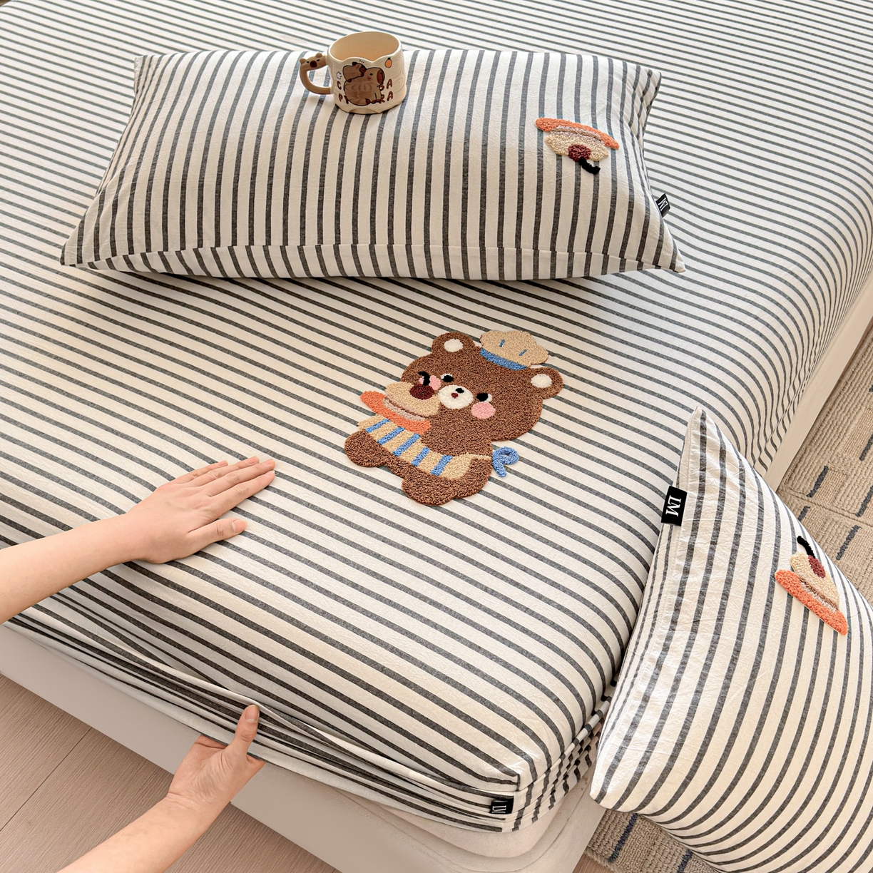 91家纺网 家纺一手货源 找家纺 乐美家纺 2026新款全棉纯棉水洗棉毛巾绣单品床笠单件床笠 舒芙类小熊