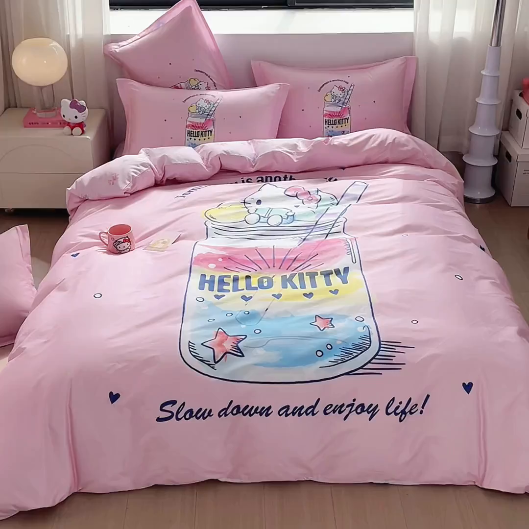 91家纺网 家纺一手货源 找家纺 蘭菲家纺 2026新款全棉三丽欧印花卡通四件套 大杯奶茶KT