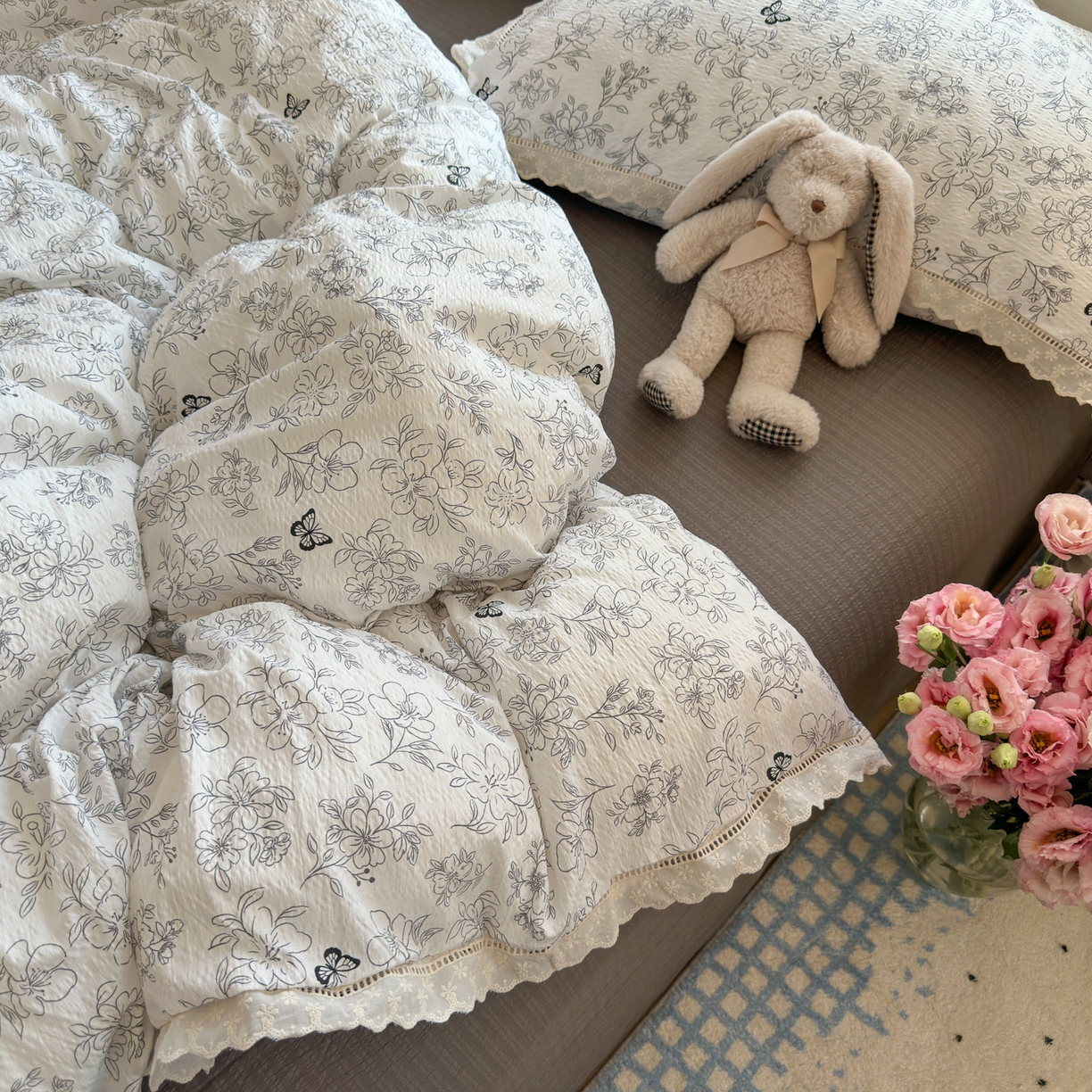 91家纺网 家纺一手货源 找家纺 优卡迪家纺馆 2026新款全棉花边皱皱棉双层纱四件套下载文件包含买家秀 蝶舞