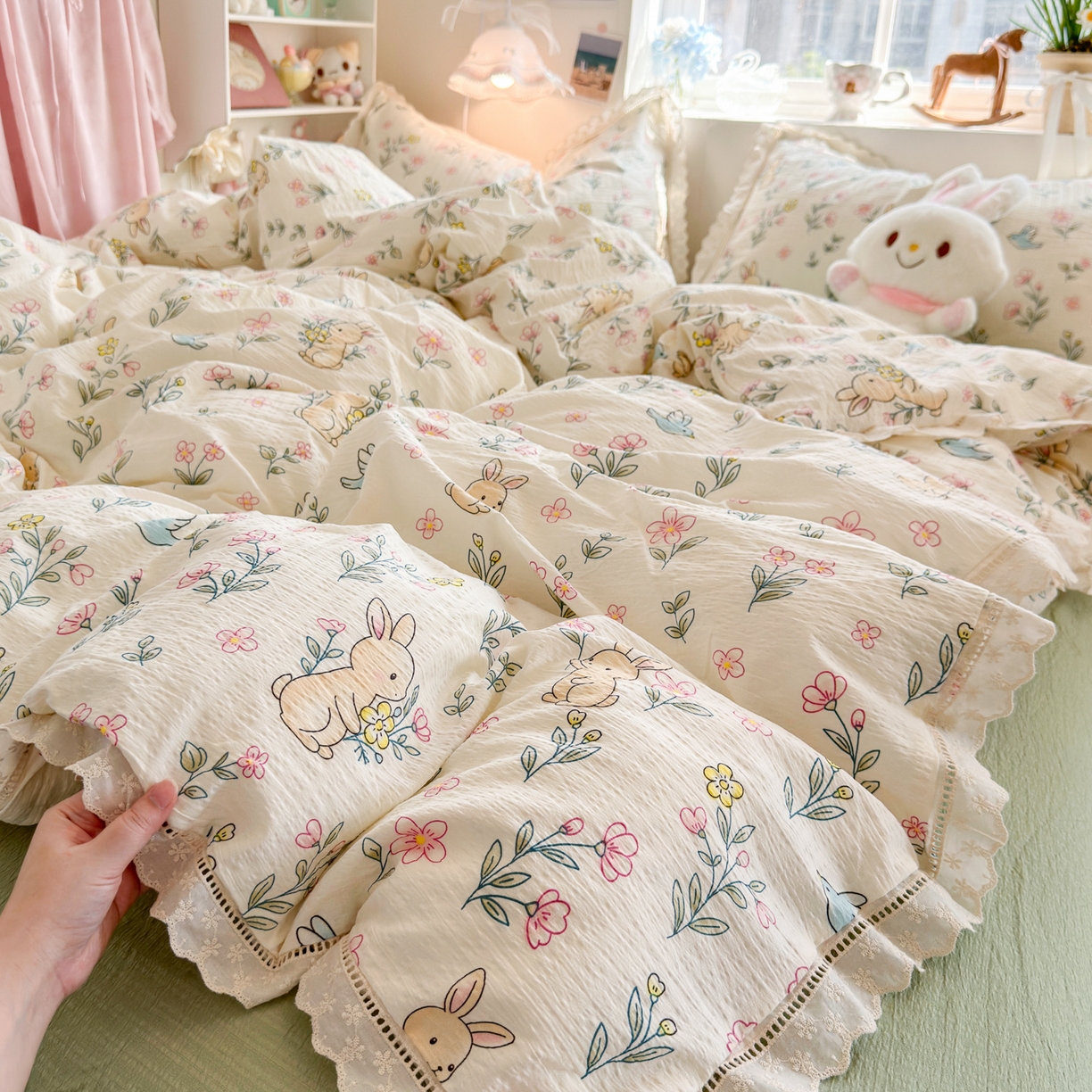 91家纺网 家纺一手货源 找家纺 优卡迪家纺馆 2026新款全棉花边皱皱棉双层纱四件套下载文件包含买家秀 花园小兔