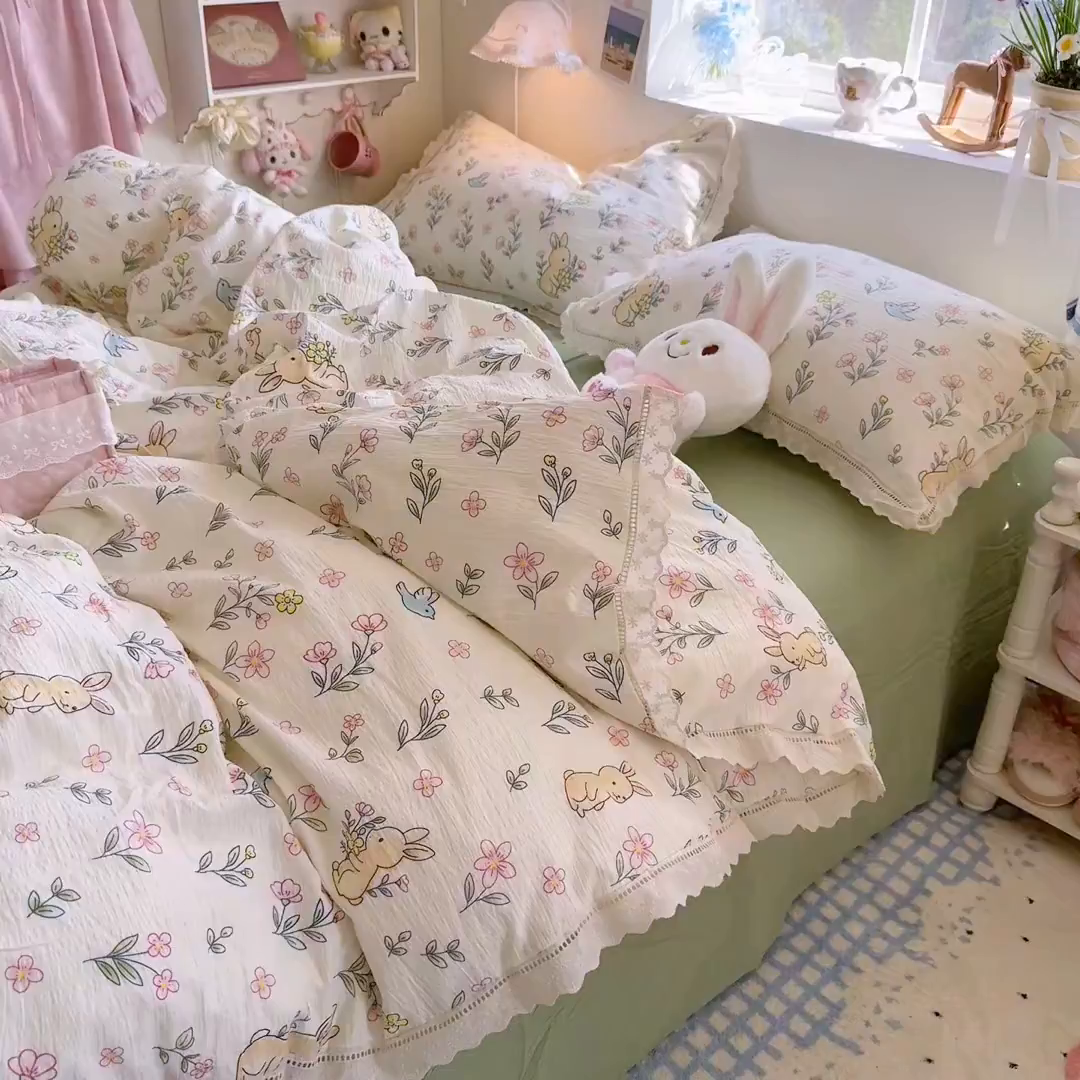 91家纺网 家纺一手货源 找家纺 优卡迪家纺馆 2026新款全棉花边皱皱棉双层纱四件套下载文件包含买家秀 花园小兔