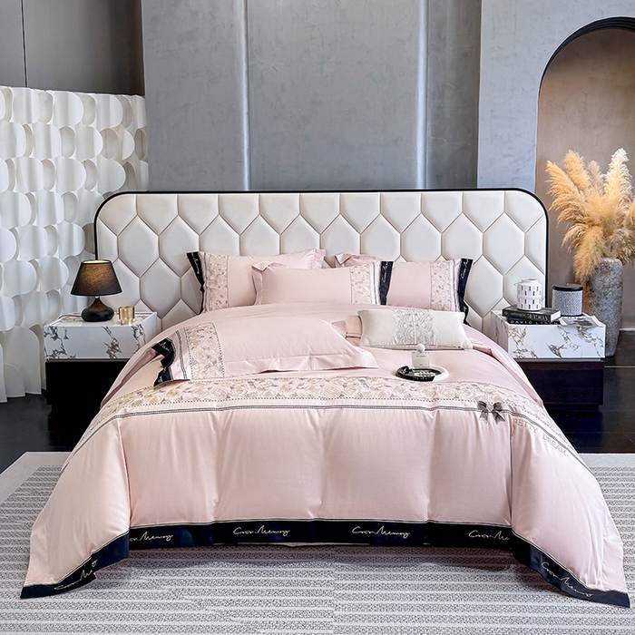 91家纺网 家纺一手货源 找家纺 欣宜家纺 2026春夏新款60支A类新疆长绒棉刺绣全棉四件套纯棉床品套件 玛丽-轻奢粉