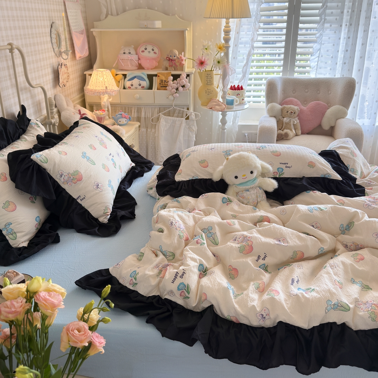 91家纺网 家纺一手货源 找家纺 优卡迪家纺馆 2026新款皱皱棉双层纱黑花边四件套下载文件包含买家秀 草莓乐园