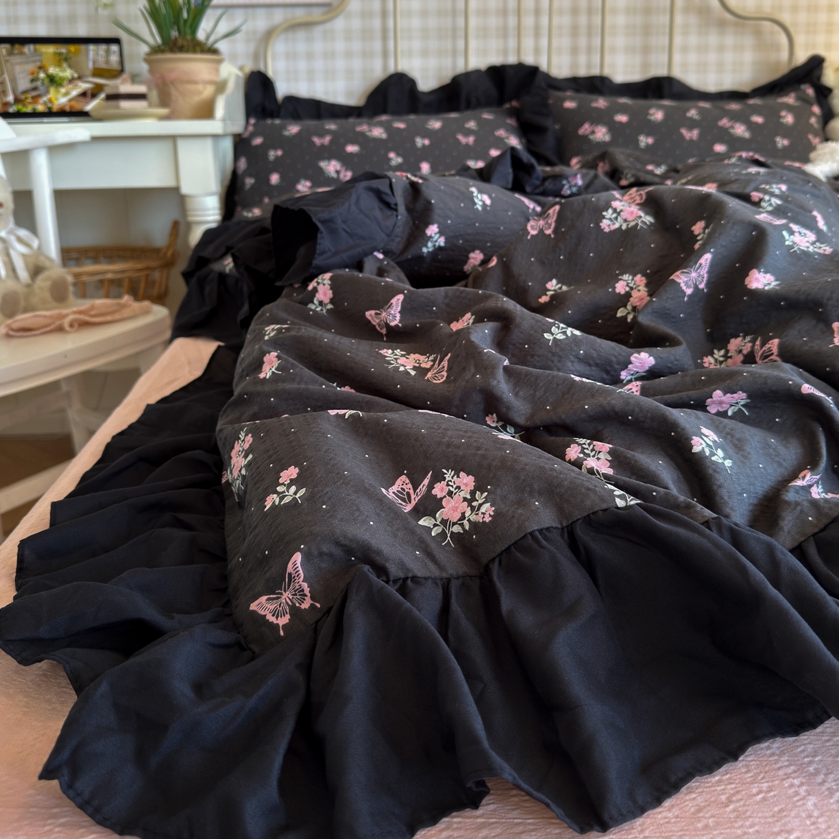 91家纺网 家纺一手货源 找家纺 优卡迪家纺馆 2026新款皱皱棉双层纱黑花边四件套下载文件包含买家秀 花与蝶