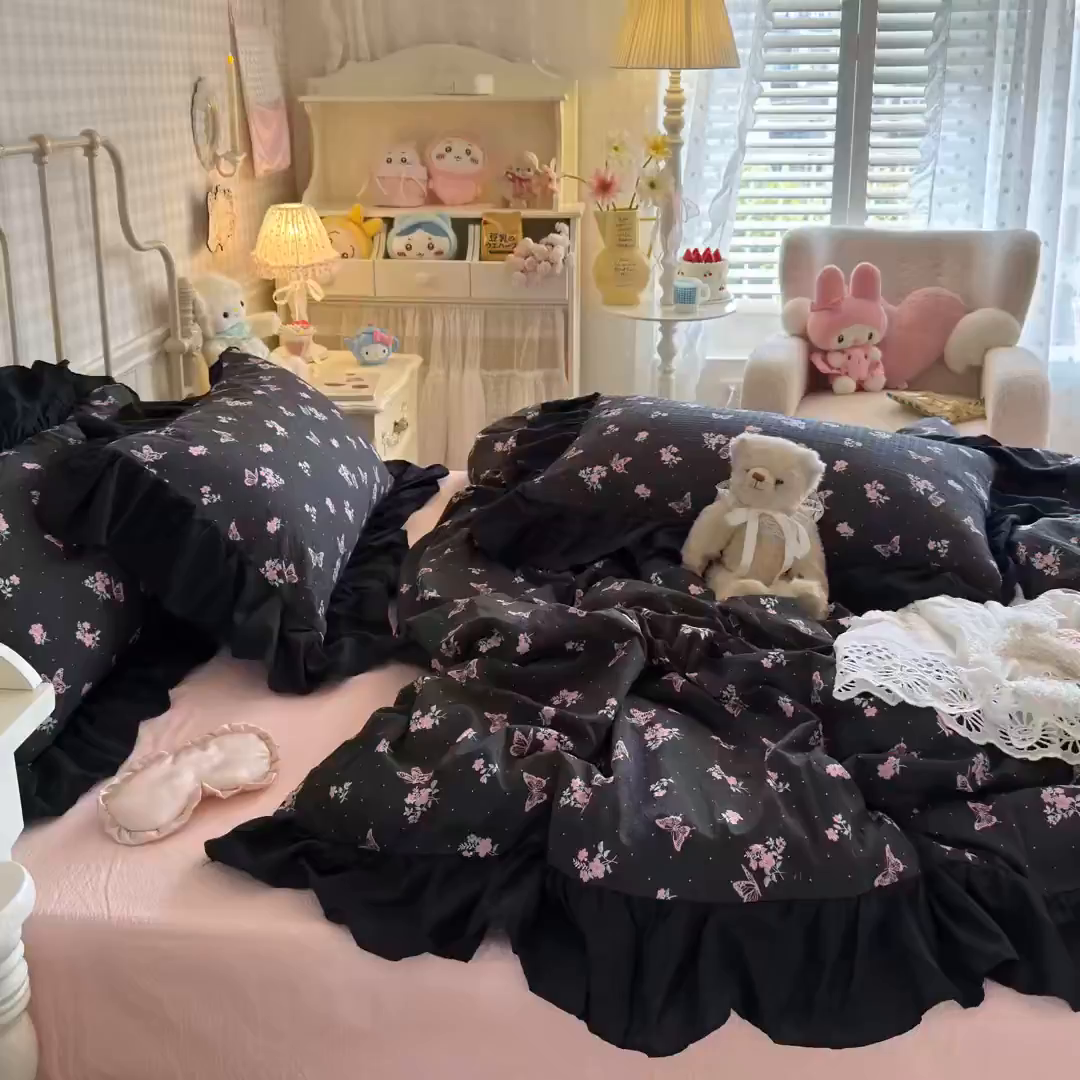 91家纺网 家纺一手货源 找家纺 优卡迪家纺馆 2026新款皱皱棉双层纱黑花边四件套下载文件包含买家秀 花与蝶