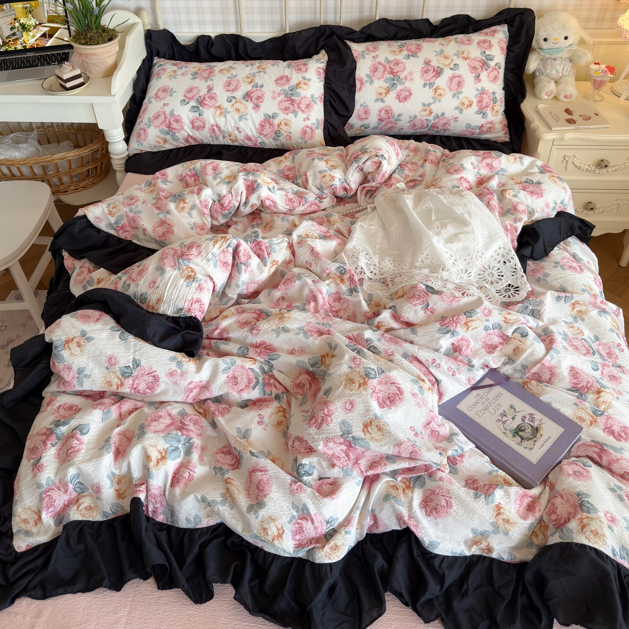 91家纺网 家纺一手货源 找家纺 优卡迪家纺馆 2026新款皱皱棉双层纱黑花边四件套下载文件包含买家秀 满庭芳