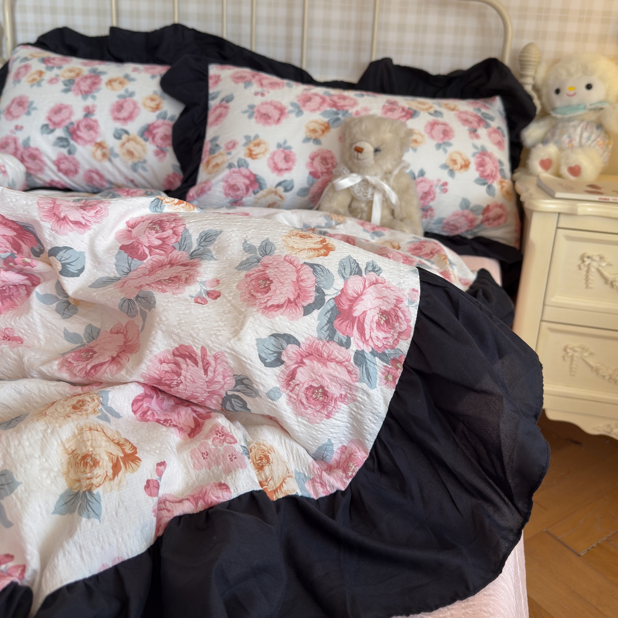 91家纺网 家纺一手货源 找家纺 优卡迪家纺馆 2026新款皱皱棉双层纱黑花边四件套下载文件包含买家秀 满庭芳