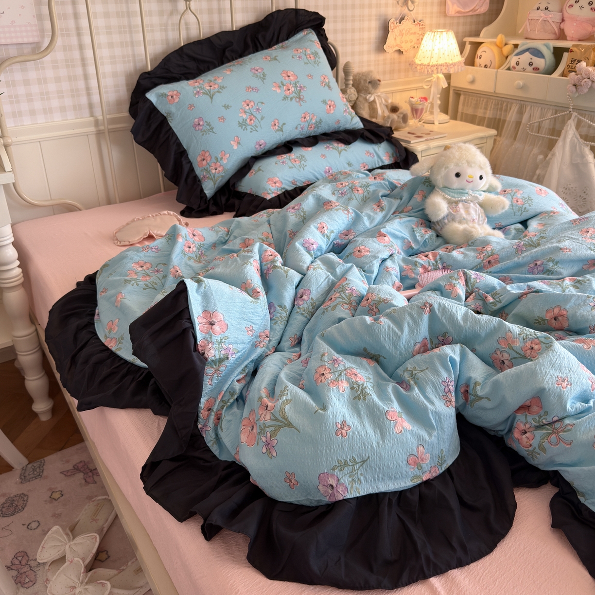 91家纺网 家纺一手货源 找家纺 优卡迪家纺馆 2026新款皱皱棉双层纱黑花边四件套下载文件包含买家秀 泡沫之夏