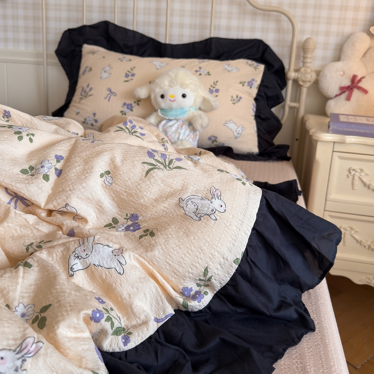 91家纺网 家纺一手货源 找家纺 优卡迪家纺馆 2026新款皱皱棉双层纱黑花边四件套下载文件包含买家秀 清晨