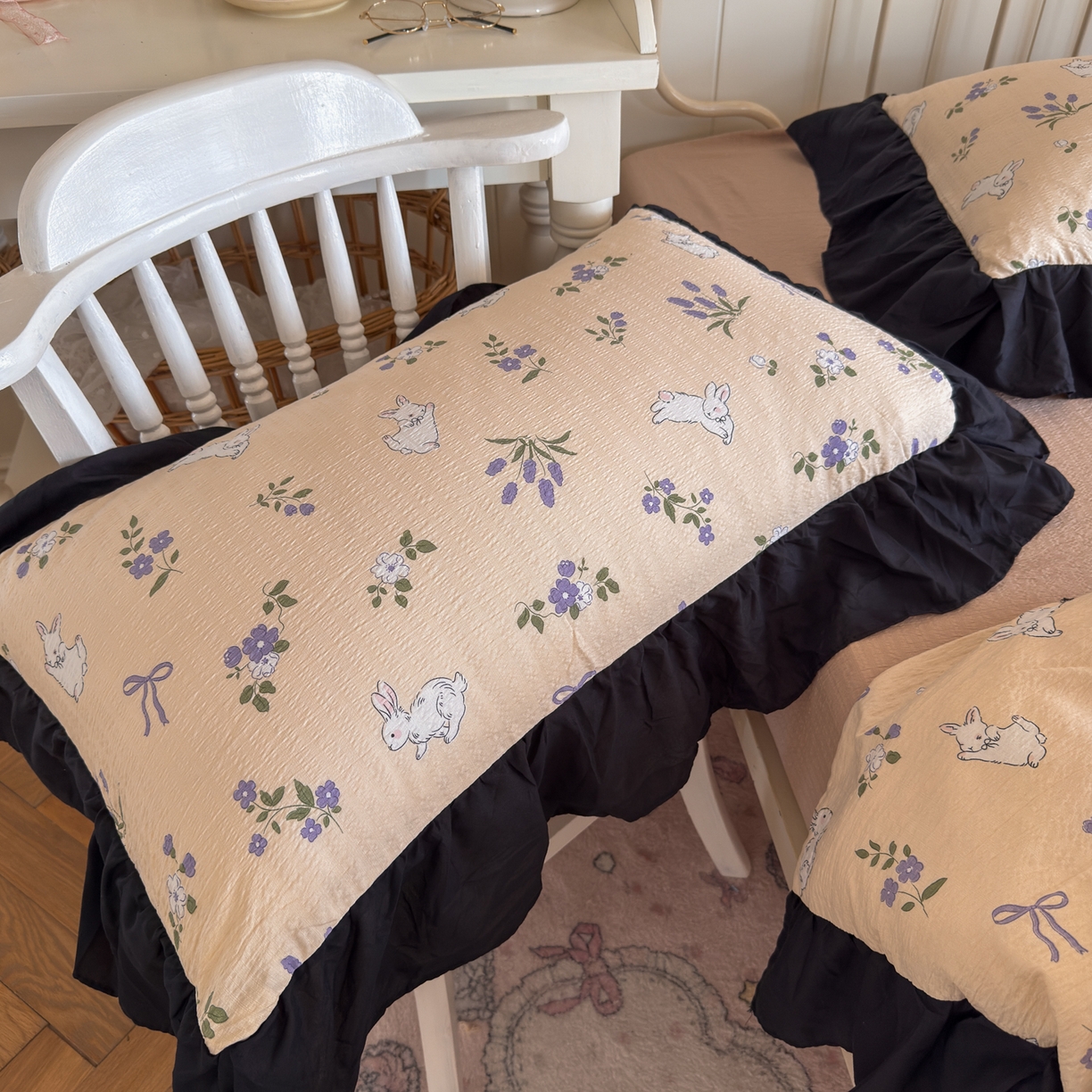 91家纺网 家纺一手货源 找家纺 优卡迪家纺馆 2026新款皱皱棉双层纱黑花边四件套下载文件包含买家秀 清晨