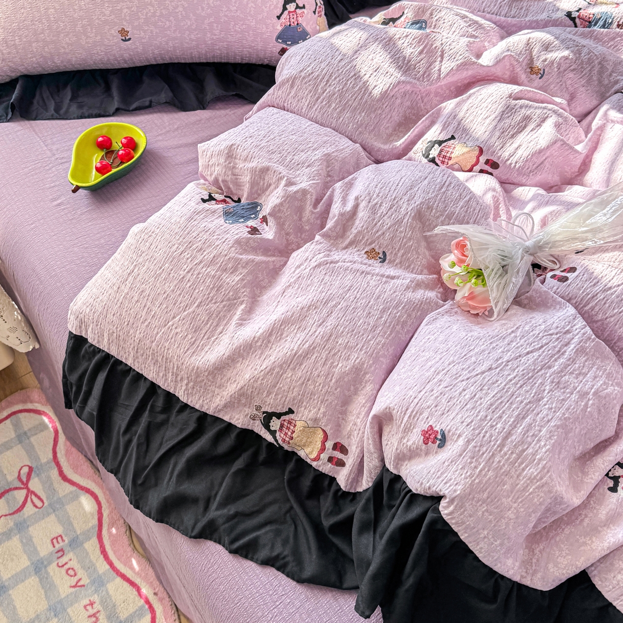 91家纺网 家纺一手货源 找家纺 优卡迪家纺馆 2026新款皱皱棉双层纱黑花边四件套下载文件包含买家秀 柔光邂逅