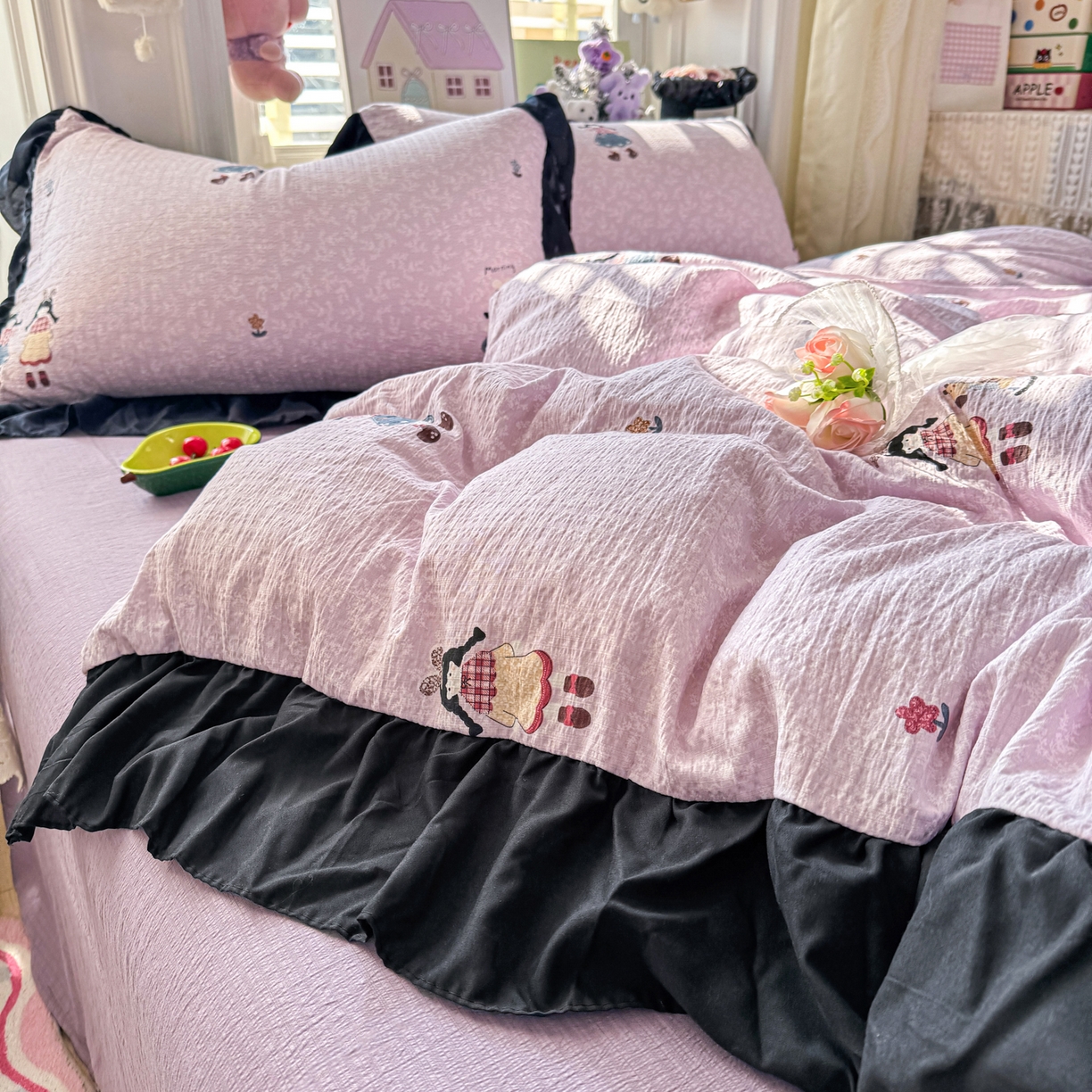 91家纺网 家纺一手货源 找家纺 优卡迪家纺馆 2026新款皱皱棉双层纱黑花边四件套下载文件包含买家秀 柔光邂逅