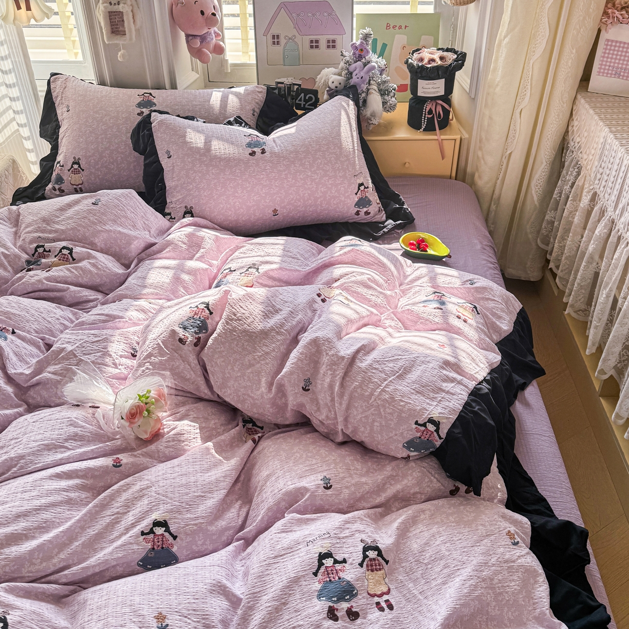 91家纺网 家纺一手货源 找家纺 优卡迪家纺馆 2026新款皱皱棉双层纱黑花边四件套下载文件包含买家秀 柔光邂逅