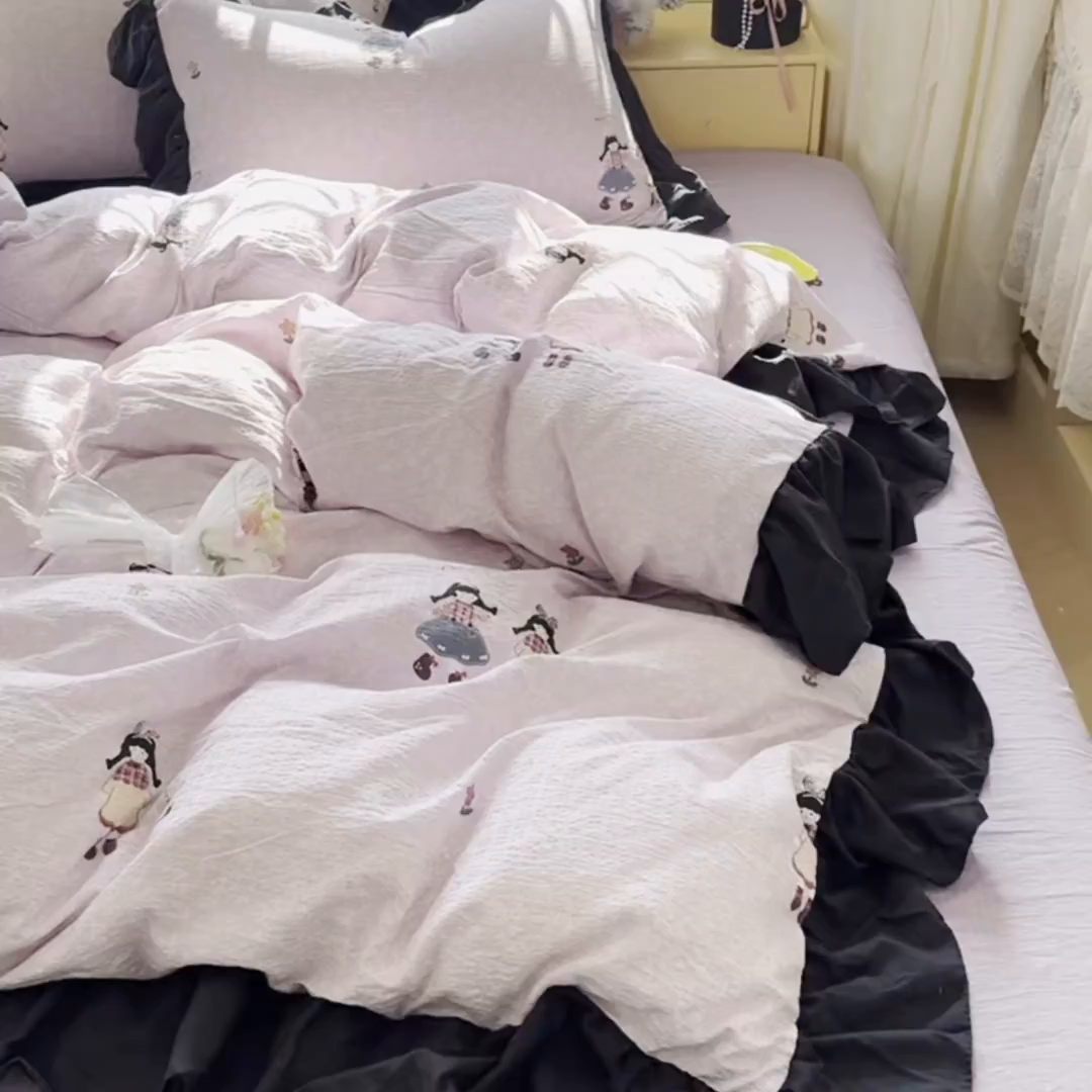 91家纺网 家纺一手货源 找家纺 优卡迪家纺馆 2026新款皱皱棉双层纱黑花边四件套下载文件包含买家秀 柔光邂逅