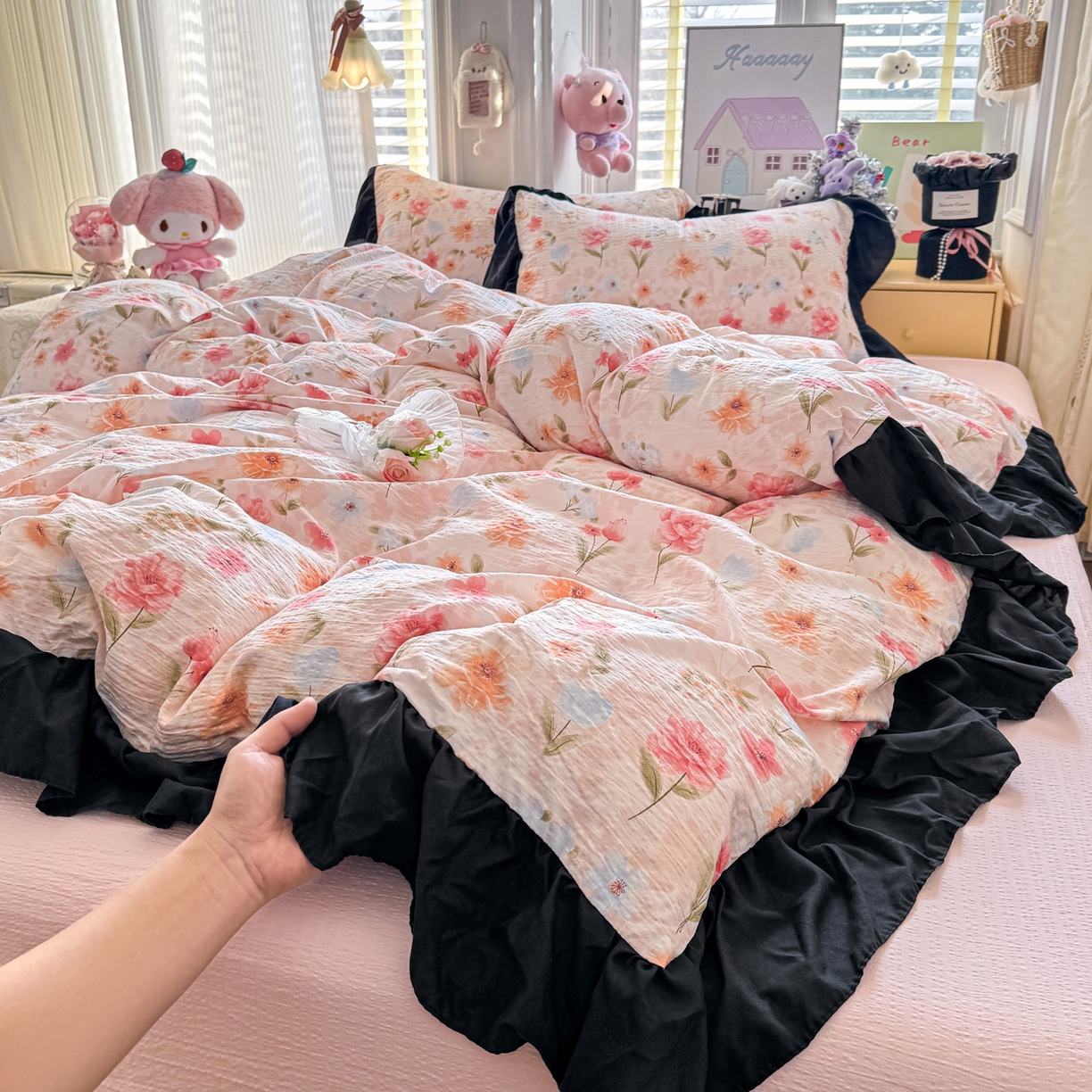 91家纺网 家纺一手货源 找家纺 优卡迪家纺馆 2026新款皱皱棉双层纱黑花边四件套下载文件包含买家秀 温柔蜜语