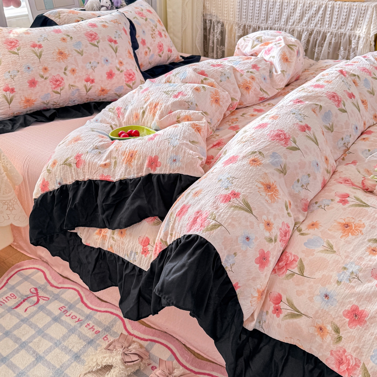 91家纺网 家纺一手货源 找家纺 优卡迪家纺馆 2026新款皱皱棉双层纱黑花边四件套下载文件包含买家秀 温柔蜜语