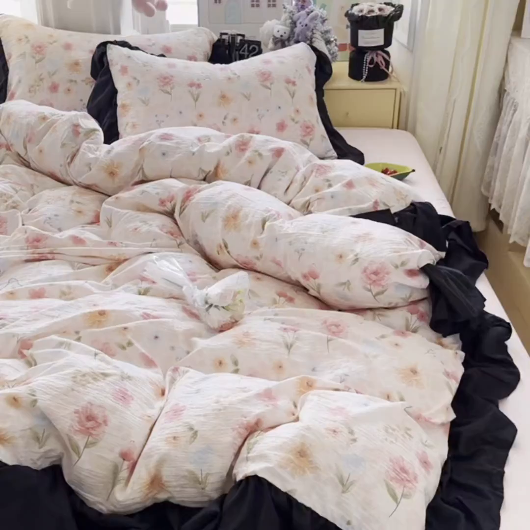 91家纺网 家纺一手货源 找家纺 优卡迪家纺馆 2026新款皱皱棉双层纱黑花边四件套下载文件包含买家秀 温柔蜜语