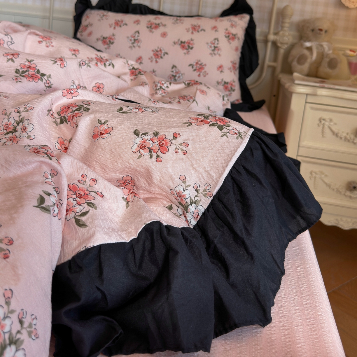 91家纺网 家纺一手货源 找家纺 优卡迪家纺馆 2026新款皱皱棉双层纱黑花边四件套下载文件包含买家秀 阳光花园