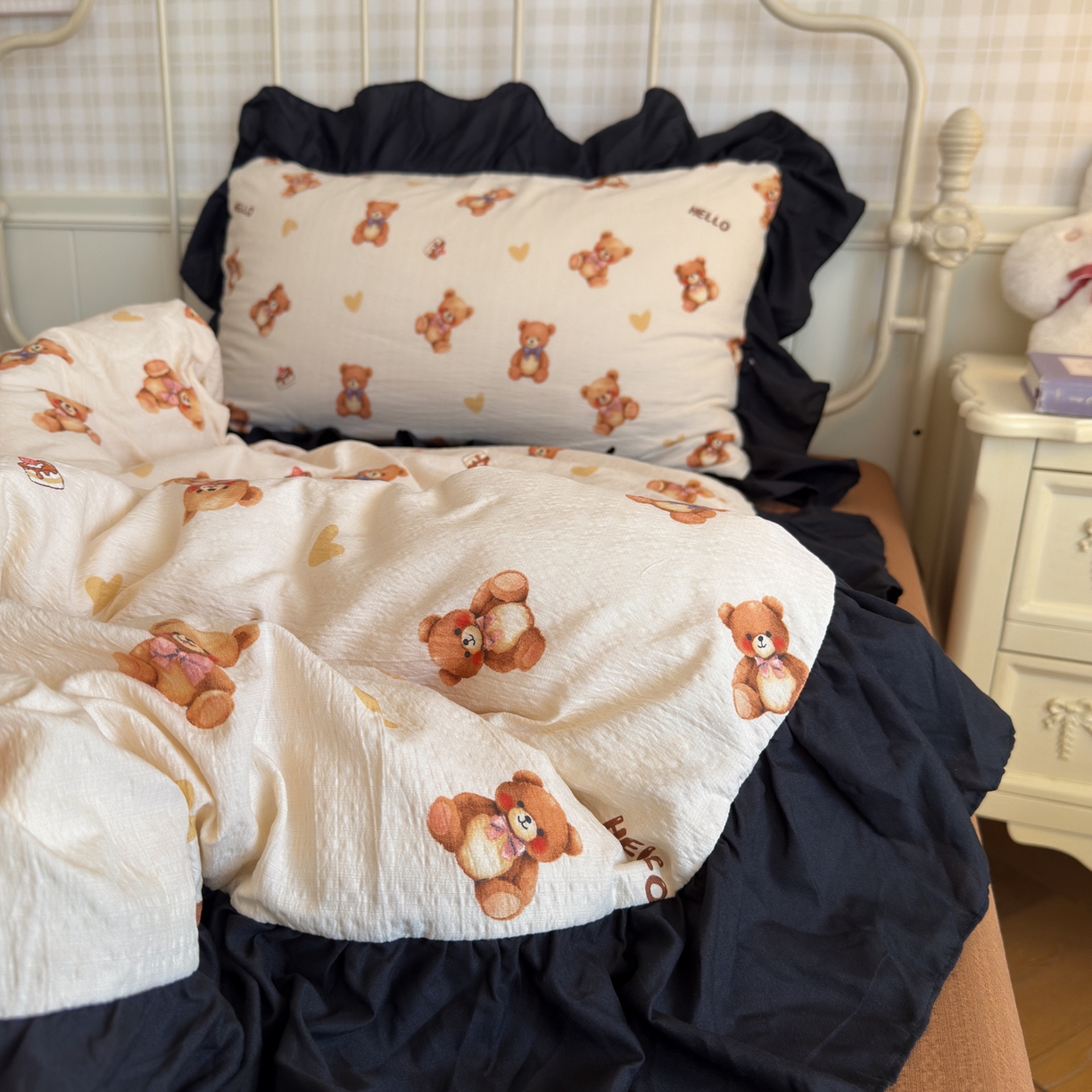 91家纺网 家纺一手货源 找家纺 优卡迪家纺馆 2026新款皱皱棉双层纱黑花边四件套下载文件包含买家秀 元气小熊