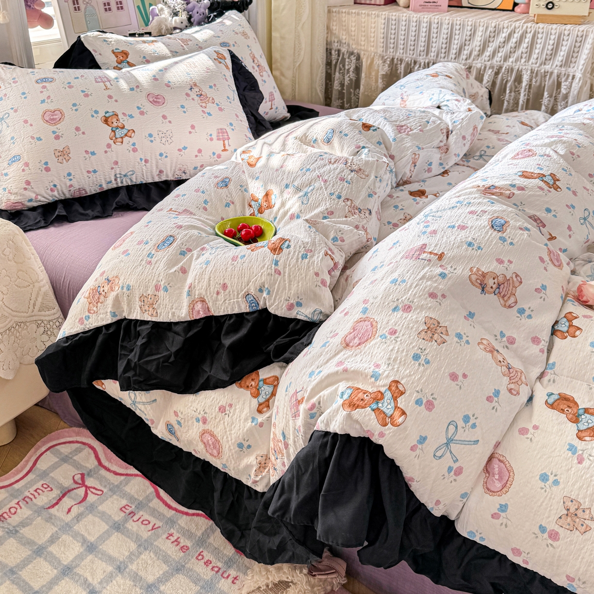 91家纺网 家纺一手货源 找家纺 优卡迪家纺馆 2026新款皱皱棉双层纱黑花边四件套下载文件包含买家秀 紫韵流光