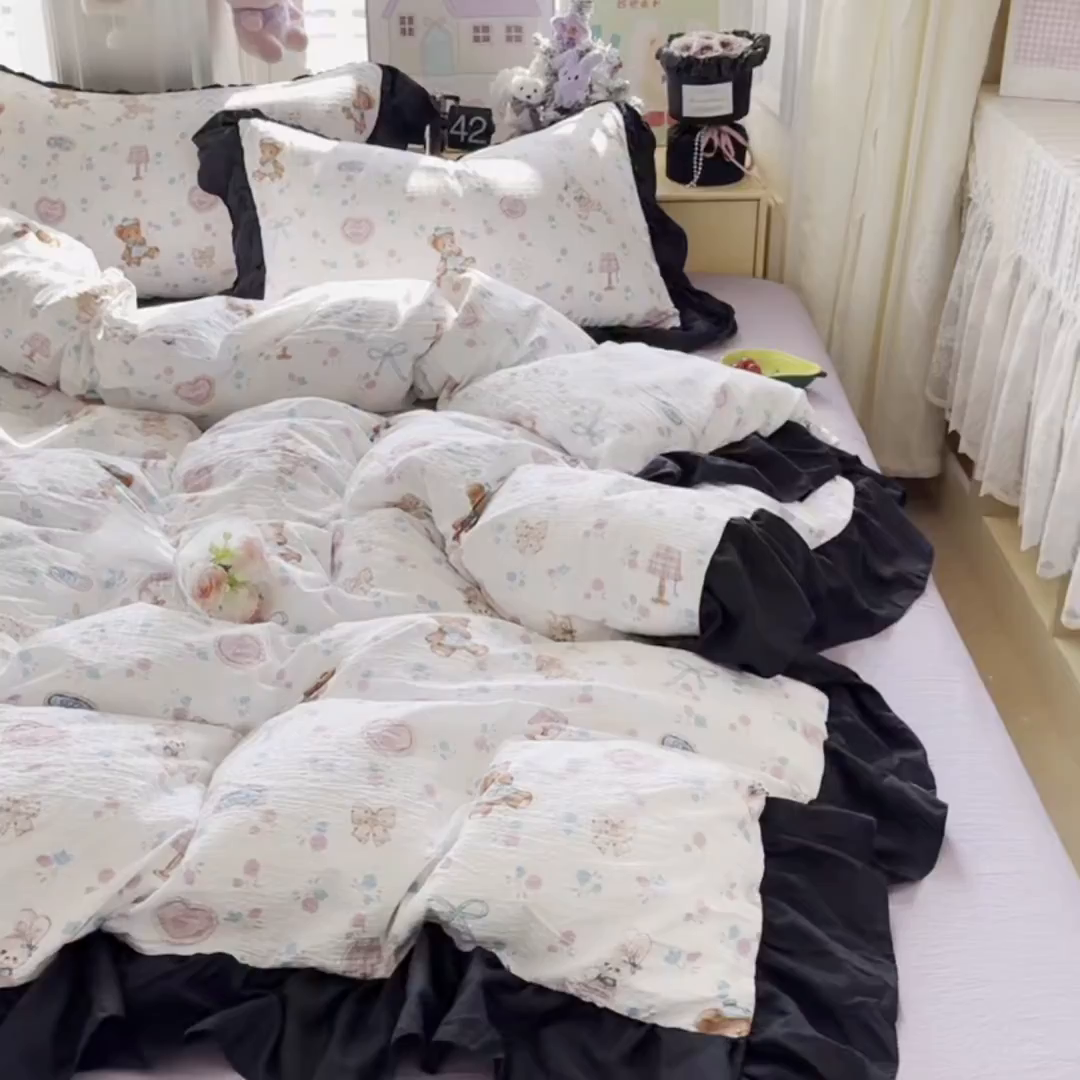 91家纺网 家纺一手货源 找家纺 优卡迪家纺馆 2026新款皱皱棉双层纱黑花边四件套下载文件包含买家秀 紫韵流光
