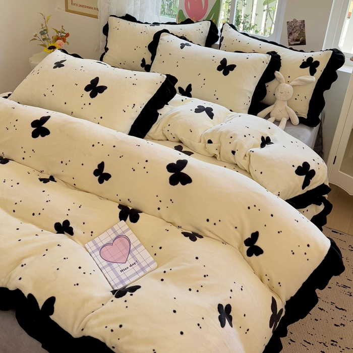 91家纺网 家纺一手货源 找家纺 迪梦姿家纺 2025新款牛奶绒印花花边款四件套 蝴蝶白