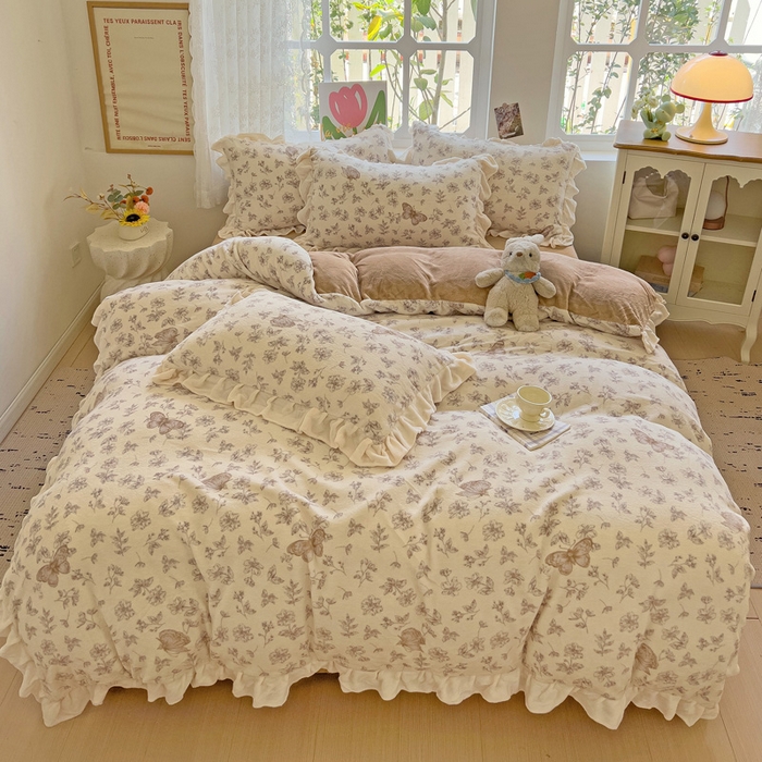 91家纺网 家纺一手货源 找家纺 迪梦姿家纺 2025新款牛奶绒印花花边款四件套 蝴蝶咖