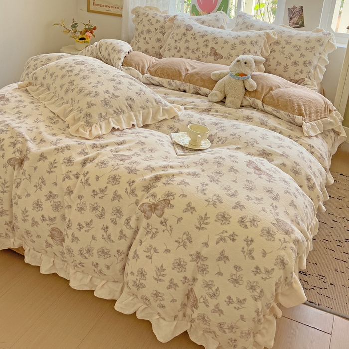 91家纺网 家纺一手货源 找家纺 迪梦姿家纺 2025新款牛奶绒印花花边款四件套 蝴蝶咖