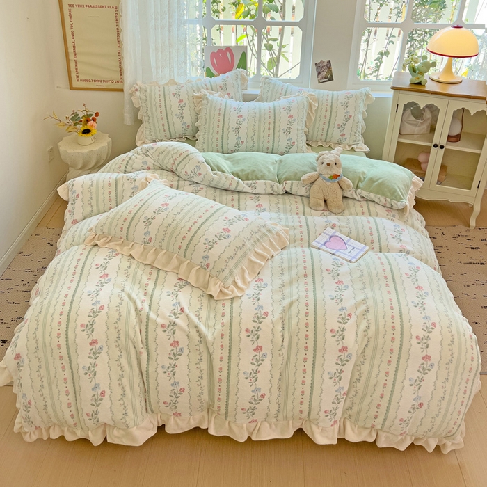 91家纺网 家纺一手货源 找家纺 迪梦姿家纺 2025新款牛奶绒印花花边款四件套 曼林绿