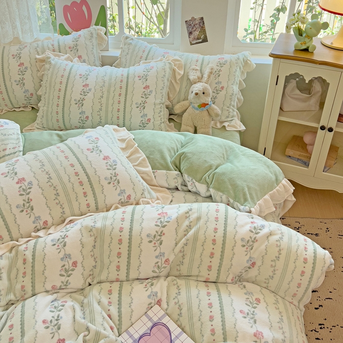 91家纺网 家纺一手货源 找家纺 迪梦姿家纺 2025新款牛奶绒印花花边款四件套 曼林绿