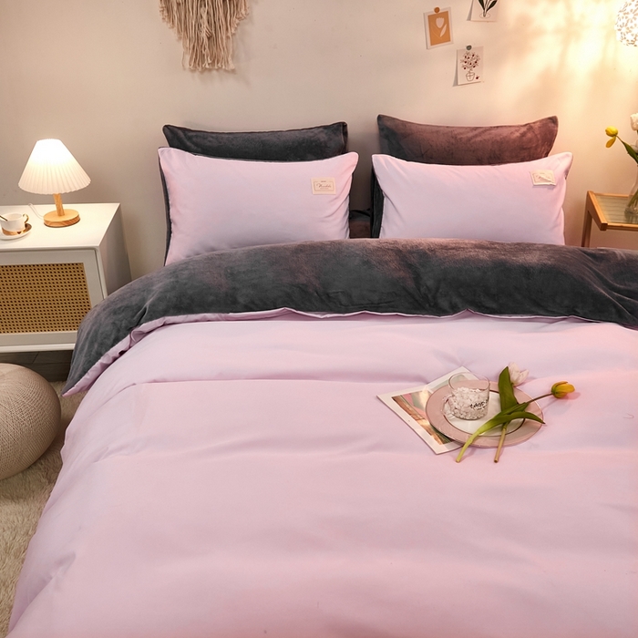 91家纺网 家纺一手货源 找家纺 啊雅家居 2026新款水洗棉牛奶绒三件套四件套 暖粉加牛奶绒