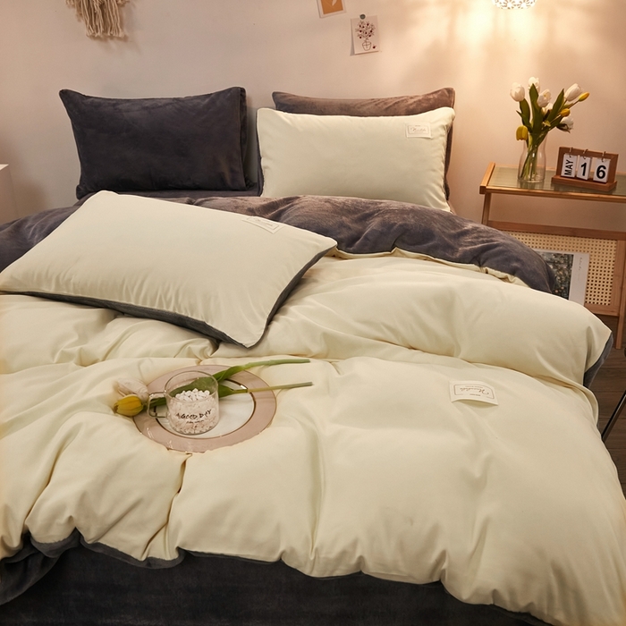 91家纺网 家纺一手货源 找家纺 啊雅家居 2026新款水洗棉牛奶绒三件套四件套 暖黄加牛奶绒