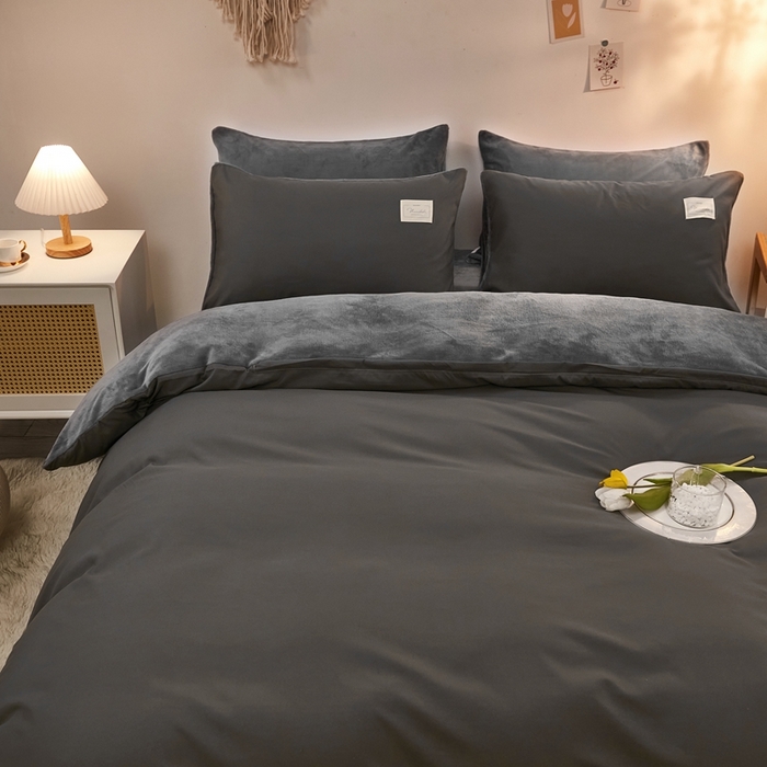 91家纺网 家纺一手货源 找家纺 啊雅家居 2026新款水洗棉牛奶绒三件套四件套 深灰加牛奶绒