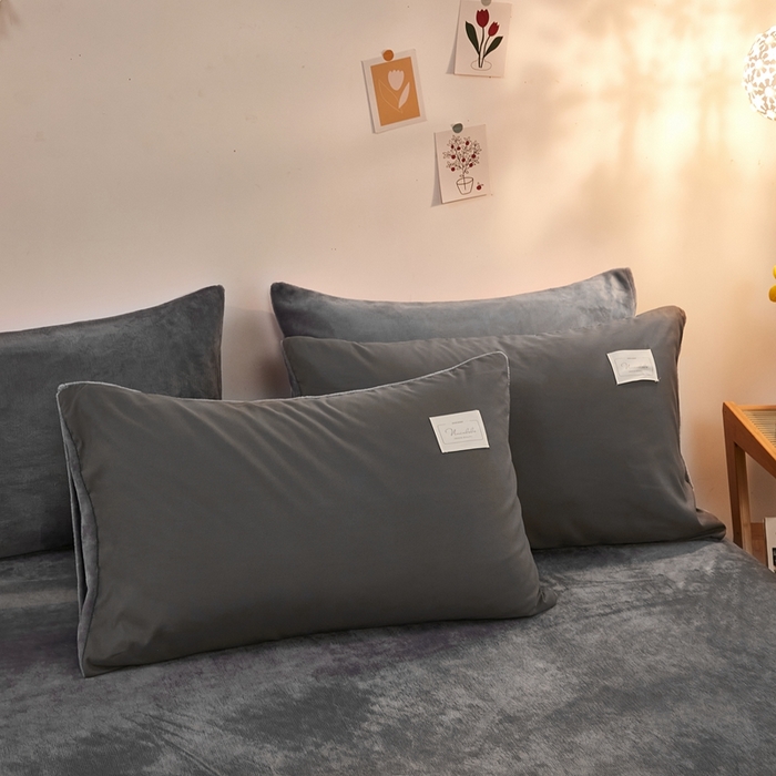 91家纺网 家纺一手货源 找家纺 啊雅家居 2026新款水洗棉牛奶绒三件套四件套 深灰加牛奶绒