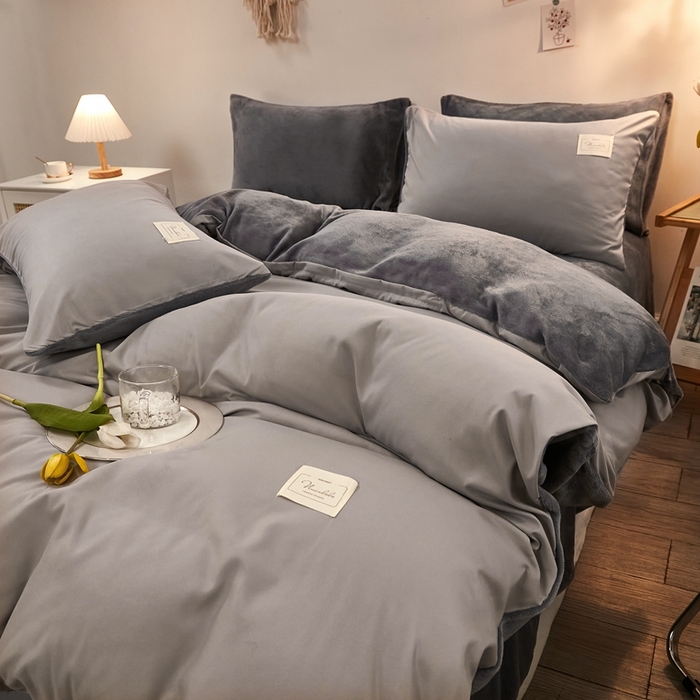 91家纺网 家纺一手货源 找家纺 啊雅家居 2026新款水洗棉牛奶绒三件套四件套 浅灰加牛奶绒