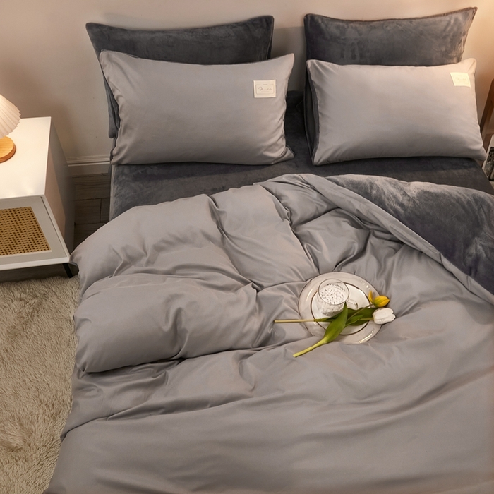 91家纺网 家纺一手货源 找家纺 啊雅家居 2026新款水洗棉牛奶绒三件套四件套 浅灰加牛奶绒