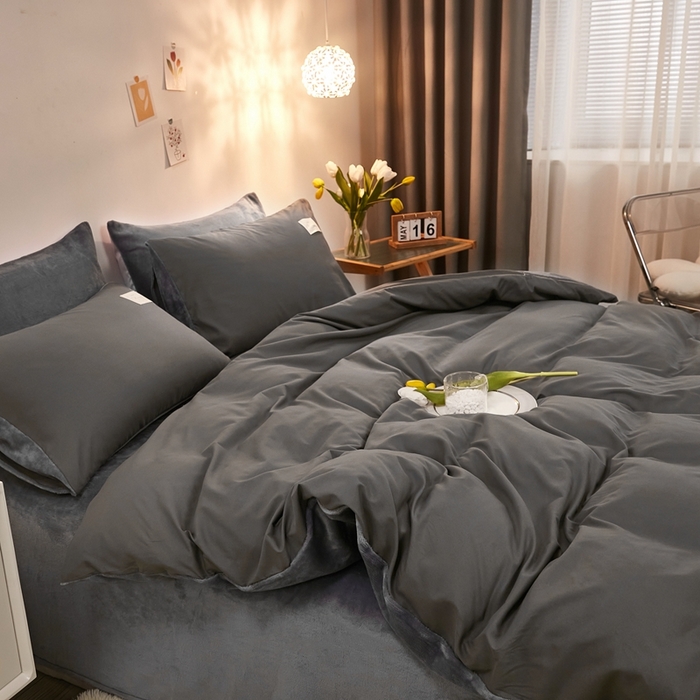 91家纺网 家纺一手货源 找家纺 啊雅家居 2026新款水洗棉牛奶绒三件套四件套 深灰加牛奶绒
