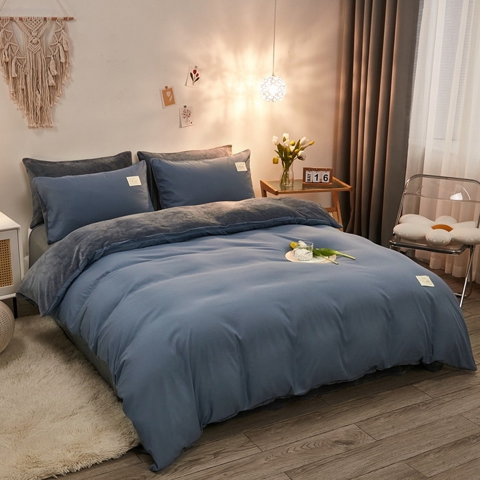 91家纺网 家纺一手货源 找家纺 啊雅家居 2026新款水洗棉牛奶绒三件套四件套 浅蓝灰加牛奶绒