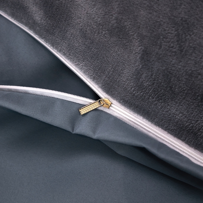 91家纺网 家纺一手货源 找家纺 啊雅家居 2026新款水洗棉牛奶绒三件套四件套 浅蓝灰加牛奶绒