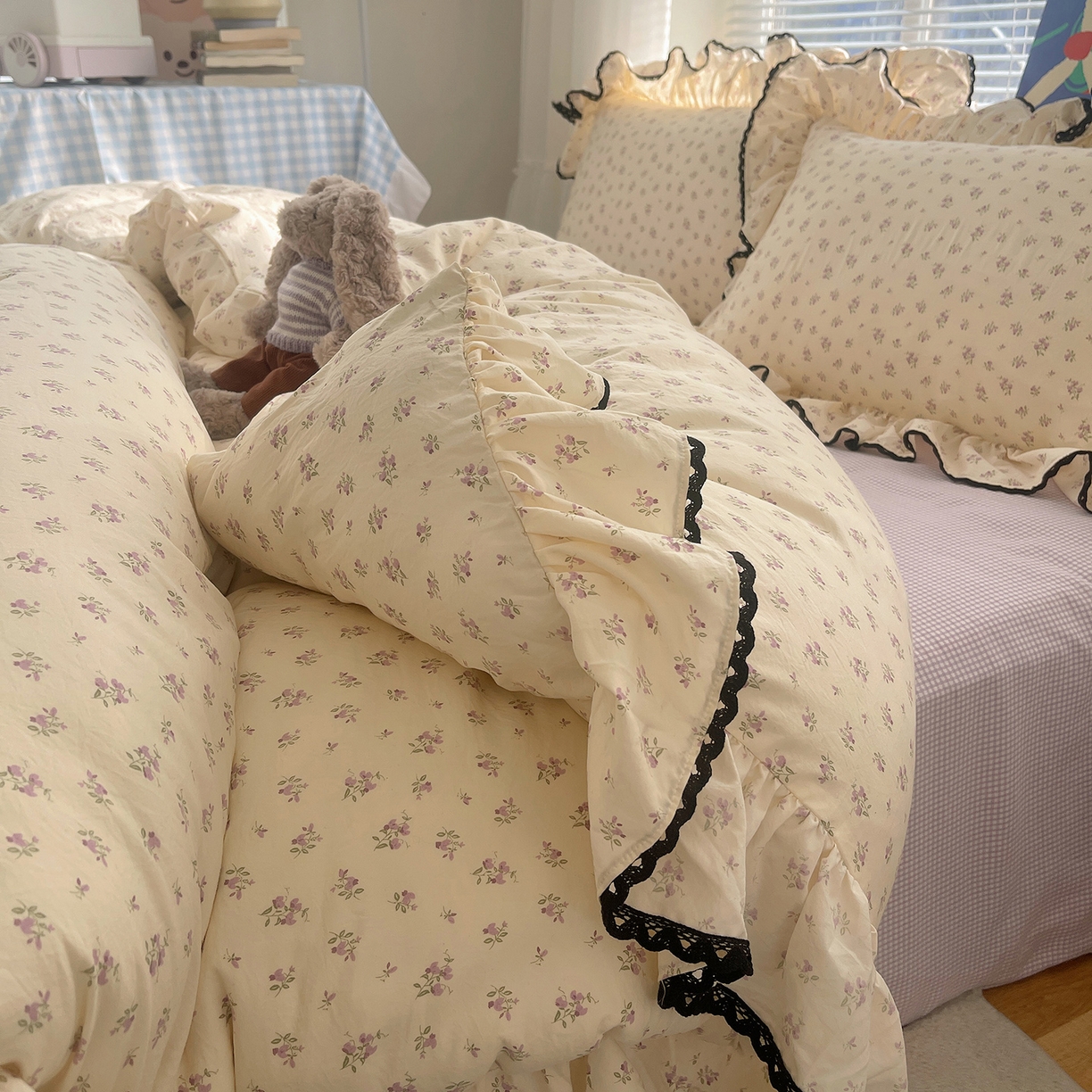 91家纺网 家纺一手货源 找家纺 三朵家纺 2026新款云柔水洗棉大花边A类韩版四件套 漫漫花香