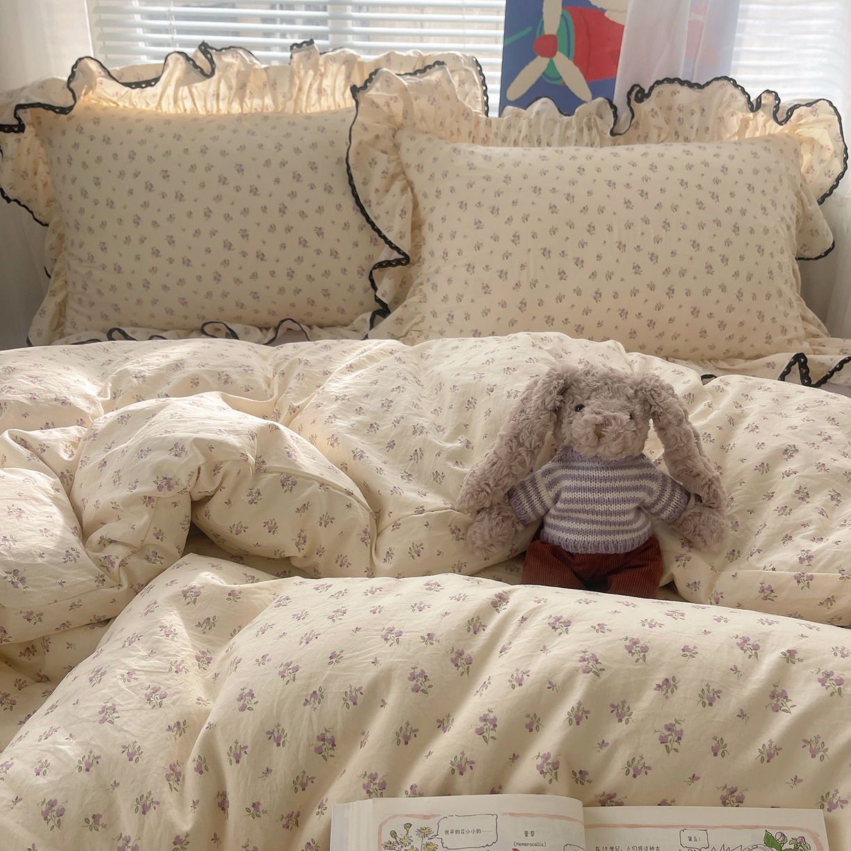 91家纺网 家纺一手货源 找家纺 三朵家纺 2026新款云柔水洗棉大花边A类韩版四件套 漫漫花香