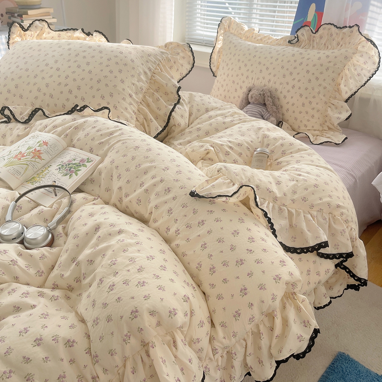 91家纺网 家纺一手货源 找家纺 三朵家纺 2026新款云柔水洗棉大花边A类韩版四件套 漫漫花香