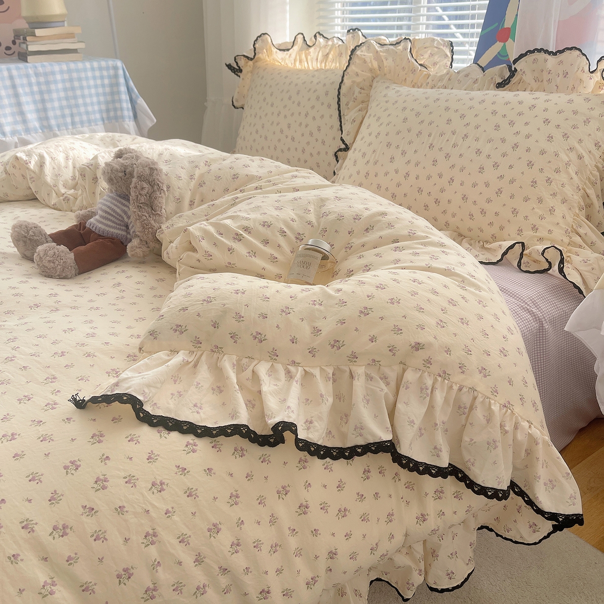 91家纺网 家纺一手货源 找家纺 三朵家纺 2026新款云柔水洗棉大花边A类韩版四件套 漫漫花香